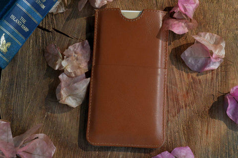 Questa Roots Leather iPhone Case Stem Back Design